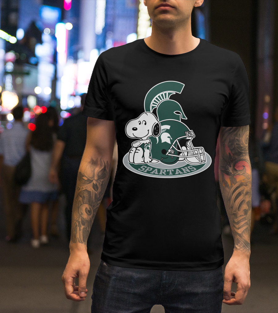 Snoopy Michigan State Spartans Football Helmet T-Shirt