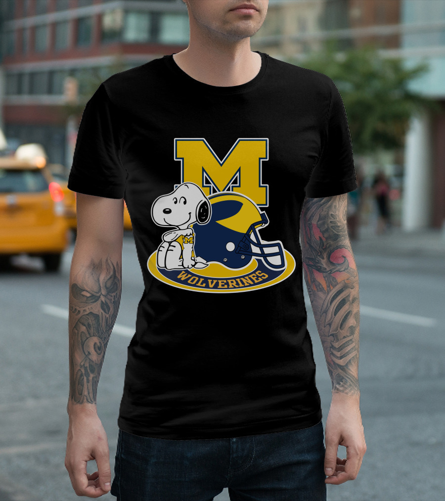 Michigan Wolverines Snoopy M Helmet T-Shirt
