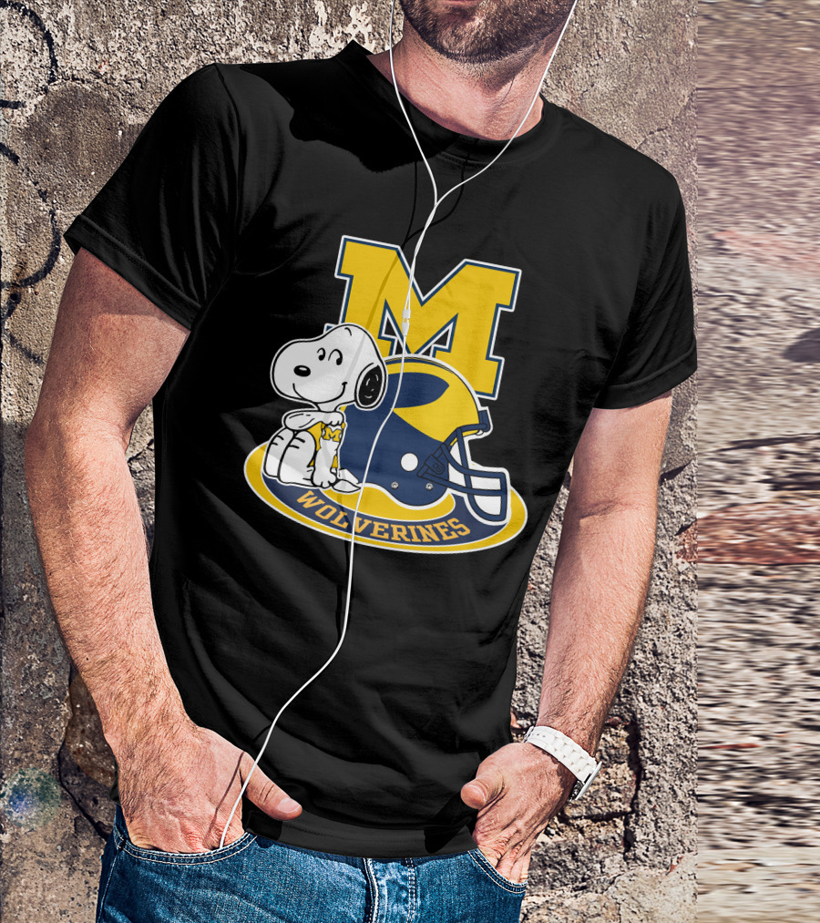 Michigan Wolverines Snoopy M Helmet T-Shirt