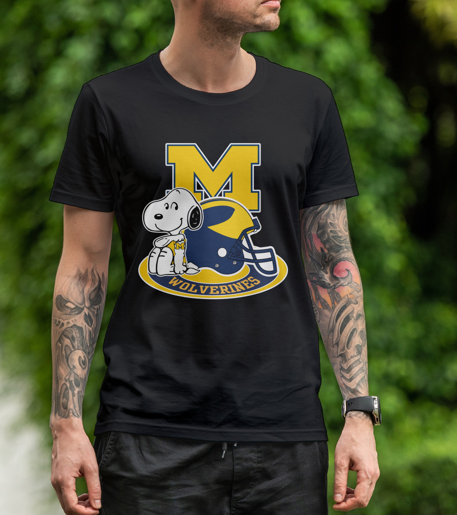 Michigan Wolverines Snoopy M Helmet T-Shirt