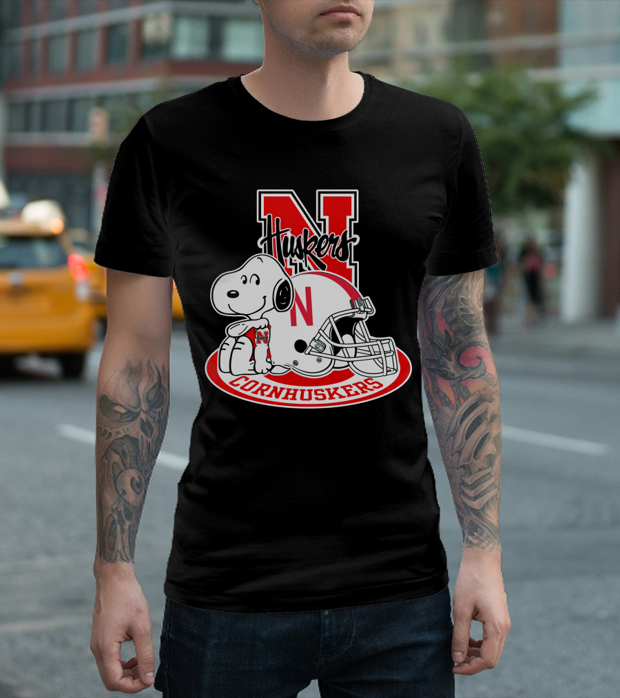 Huskers Nebraska Cornhuskers Snoopy With Helmet T-Shirt