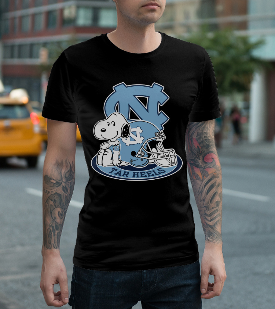 North Carolina Tar Heels Snoopy Football Helmet T-Shirt