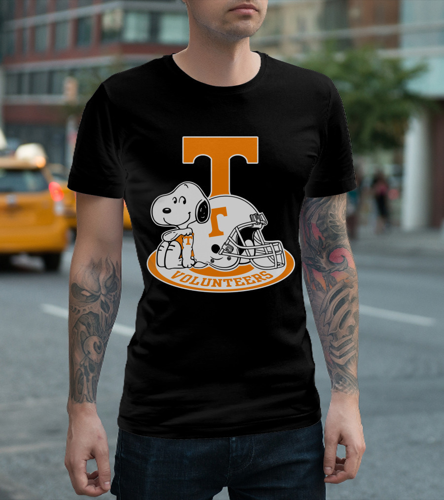 Snoopy Tennessee Volunteers Football Helmet T-Shirt