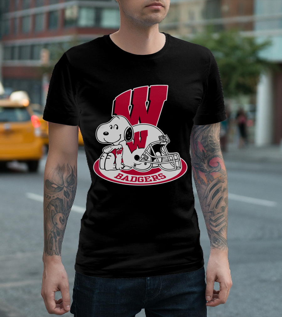 Wisconsin Badgers Snoopy Football Helmet T-Shirt