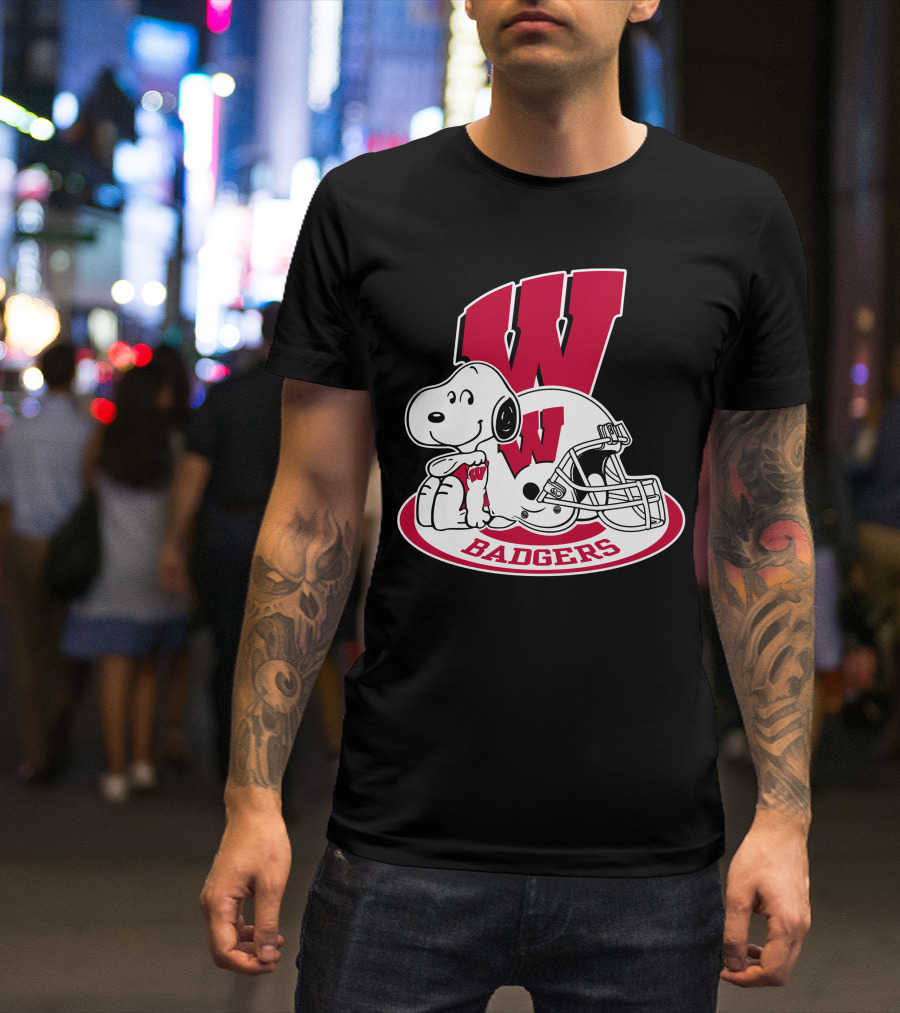 Wisconsin Badgers Snoopy Football Helmet T-Shirt