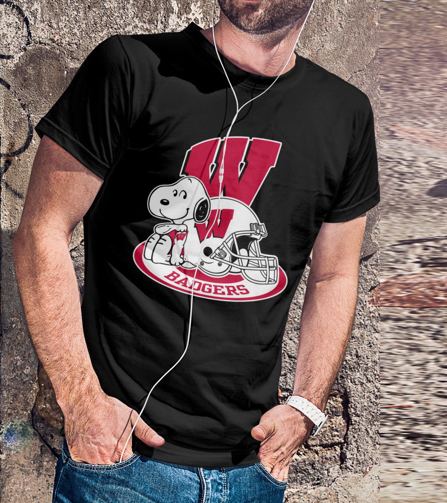 Wisconsin Badgers Snoopy Football Helmet T-Shirt