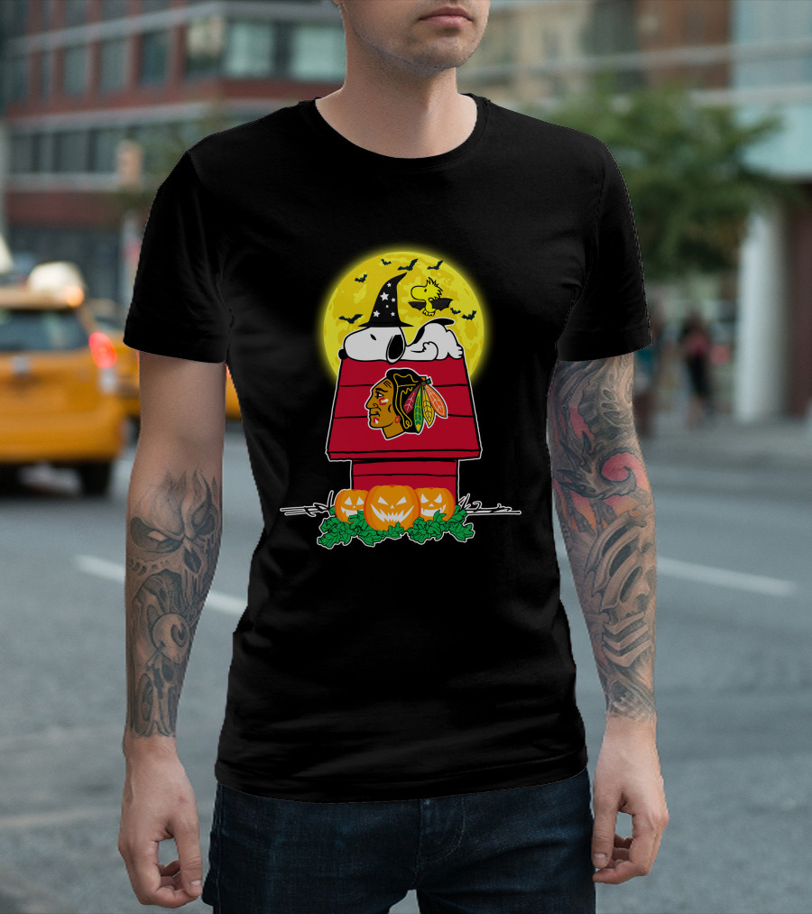 Chicago Blackhawks Snoopy Woodstock Halloween Pumpkins Full Moon T-Shirt