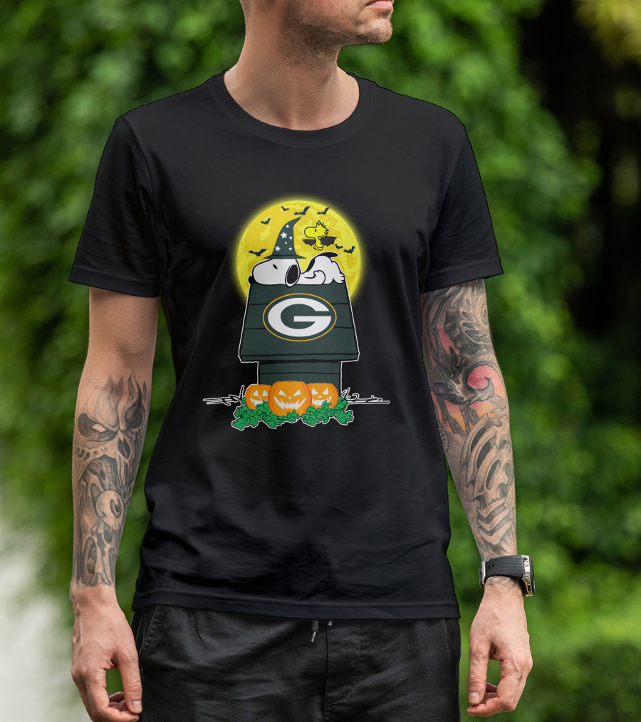 Green Bay Packers Snoopy Woodstock Halloween Moon Pumpkins T-Shirt