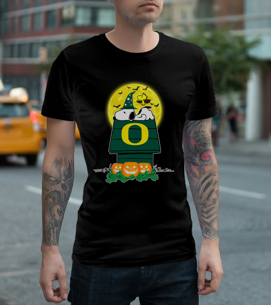 Snoopy Halloween Oregon Ducks Moon Pumpkins Woodstock Bats T-Shirt