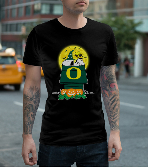 Snoopy Halloween Oregon Ducks Moon Pumpkins Woodstock Bats T-Shirt