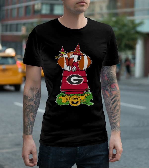 Georgia Bulldogs Snoopy Halloween Witch Doghouse Football T-Shirt