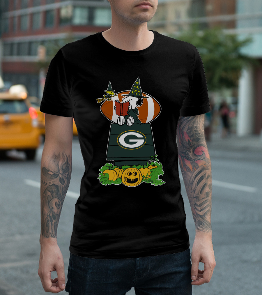 Green Bay Packers Halloween Snoopy And Woodstock Witch With Football And Pumpkins T-Shirt