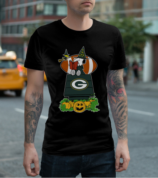 Green Bay Packers Halloween Snoopy And Woodstock Witch With Football And Pumpkins T-Shirt