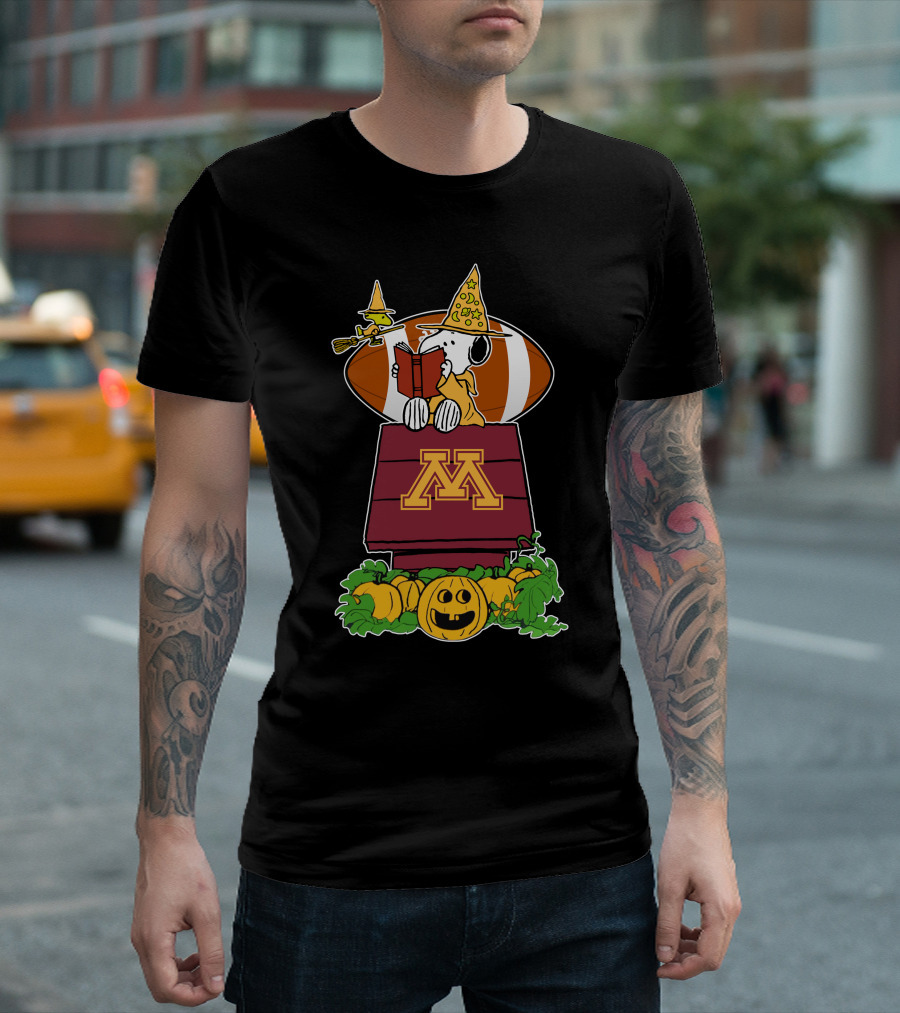 Minnesota Golden Gophers Snoopy Halloween Pumpkin Football Doghouse T-Shirt
