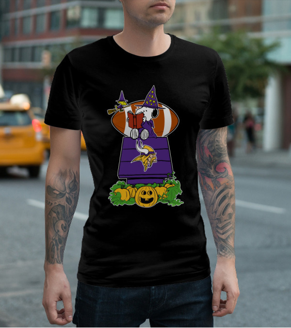 Minnesota Vikings Snoopy Halloween Witch Peanut Characters Pumpkin T-Shirt
