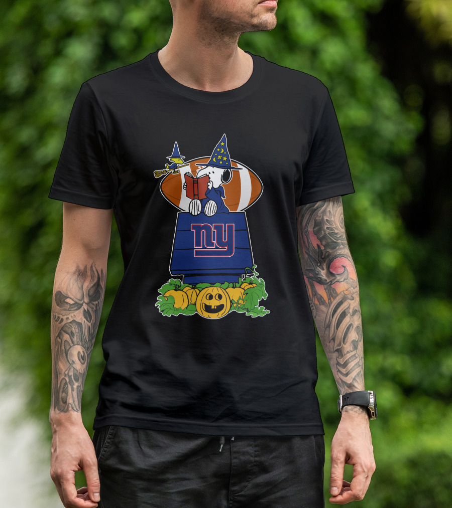 New York Giants Snoopy Halloween Witch Reading Football Pumpkin T-Shirt