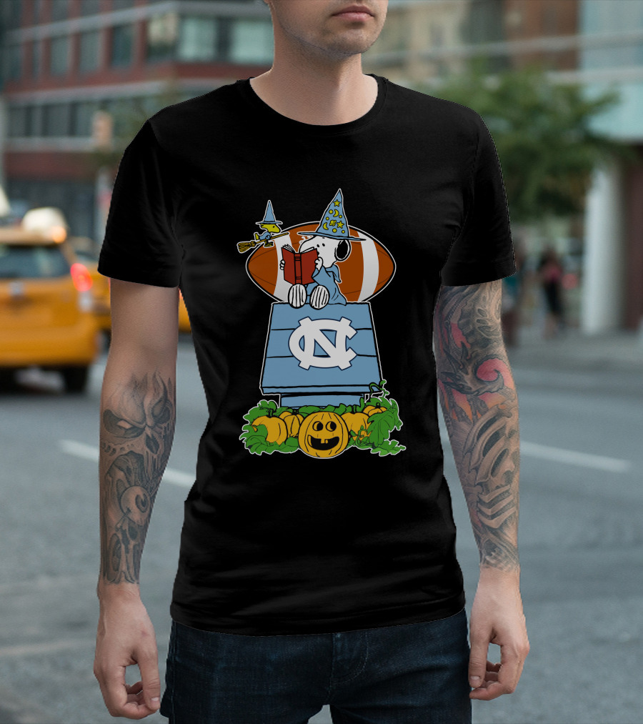 North Carolina Tar Heels Snoopy Halloween Pumpkin Wizard Football T-Shirt