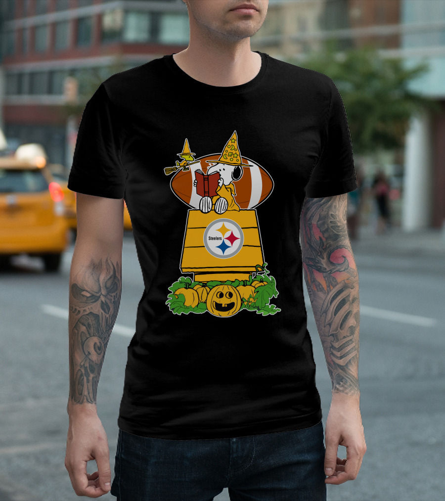 Pittsburgh Steelers Snoopy Halloween Football Magic Doghouse Pumpkins T-Shirt