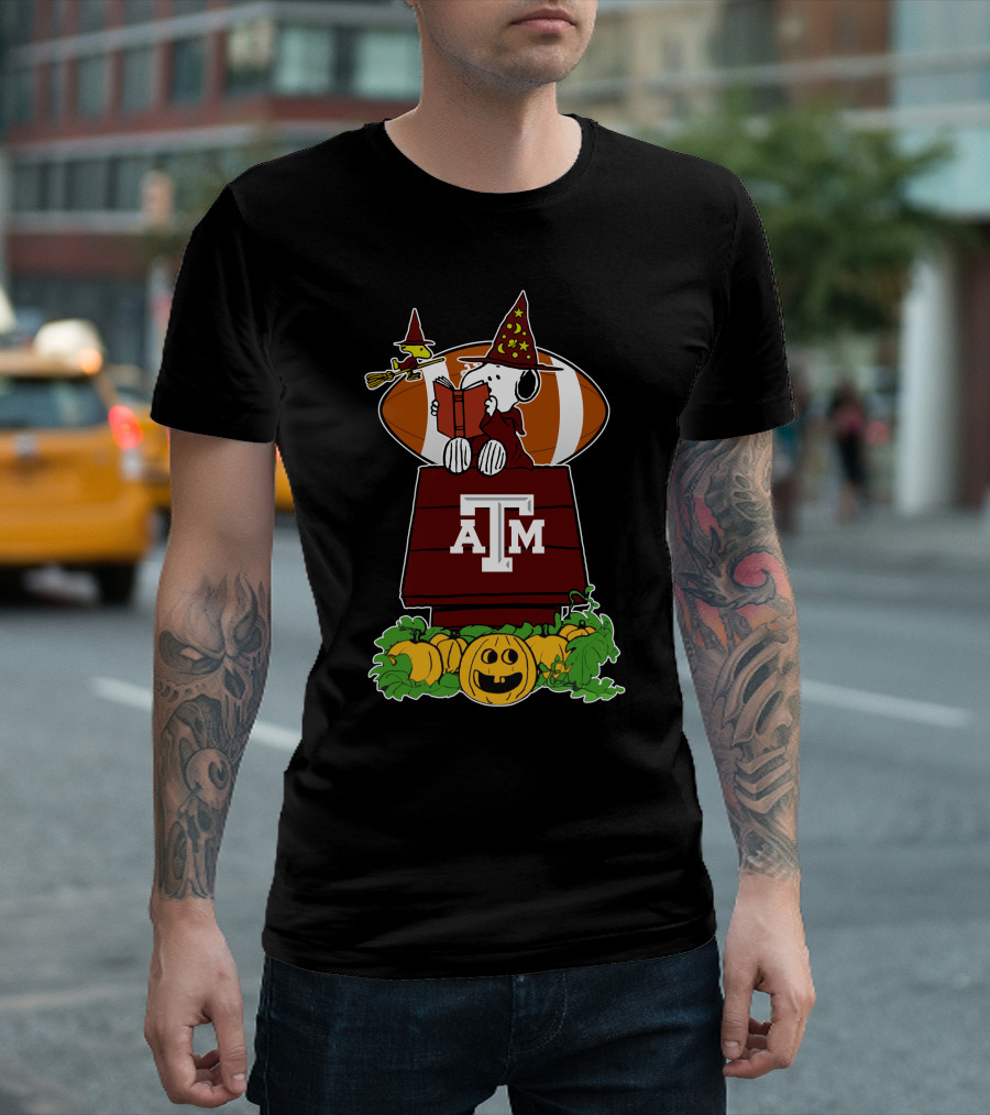Texas A&M Aggies Snoopy Halloween Football Peanuts Charlie Brown Pumpkins House T-Shirt