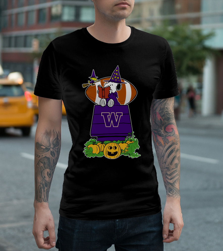 Washington Huskies Snoopy Halloween Witch Football Pumpkin T-Shirt