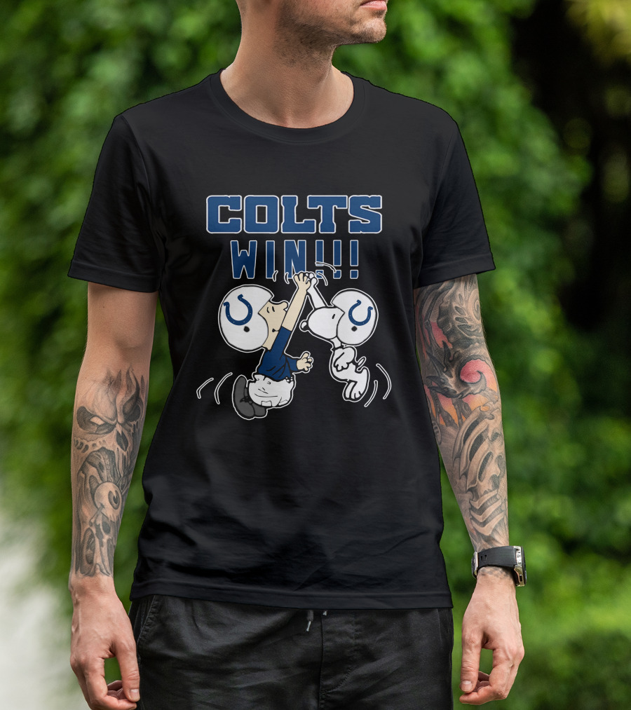 Colts Win High Five Peanuts Characters Helmets T-Shirt