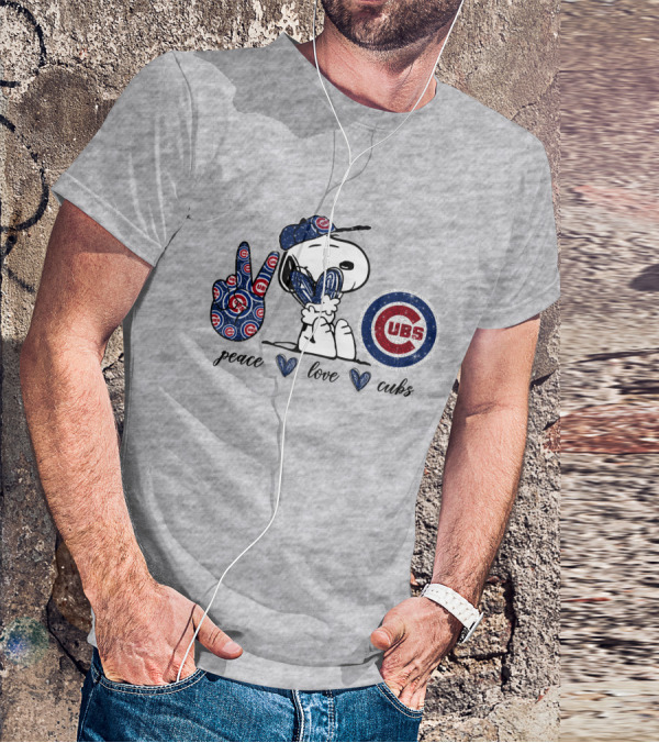 Peace Love Cubs Snoopy Chicago Cubs Fan T-Shirt
