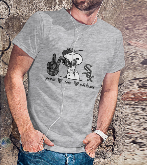 Peace Love Chicago White Sox Snoopy Baseball Fan T-Shirt