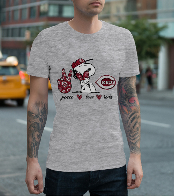 Snoopy Peace Love Cincinnati Reds MLB Fan Wear T-Shirt