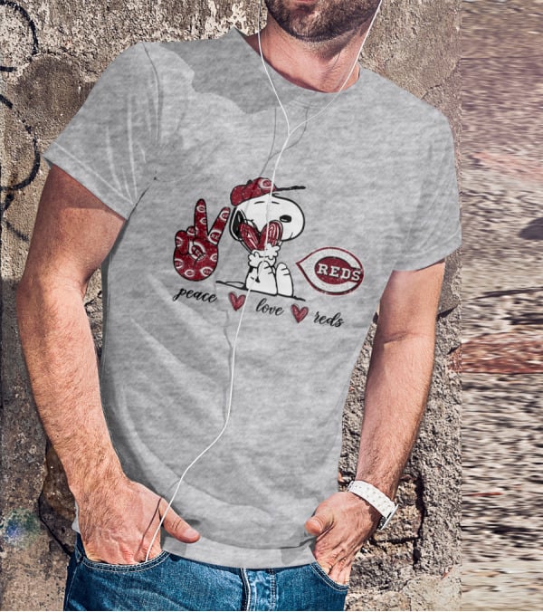 Snoopy Peace Love Cincinnati Reds MLB Fan Wear T-Shirt