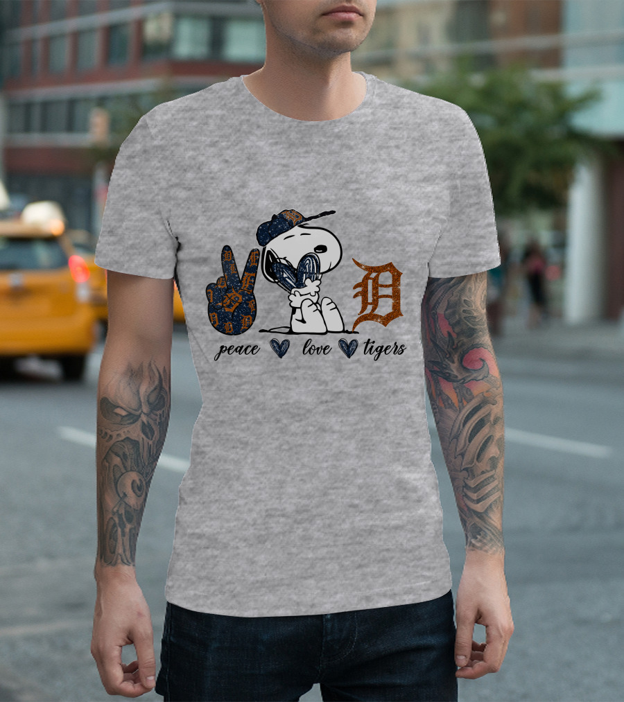 Peace Love Detroit Tigers Snoopy Baseball Fan T-Shirt