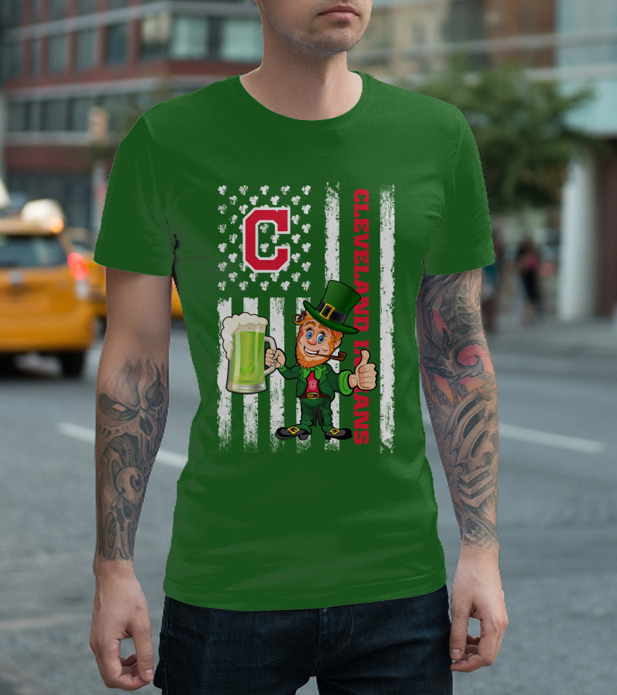Cleveland Indians St Patrick's Day Leprechaun With Shamrock Flag And Beer Mug T-Shirt