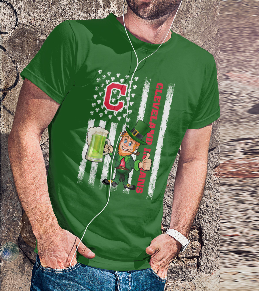 Cleveland Indians St Patrick's Day Leprechaun With Shamrock Flag And Beer Mug T-Shirt