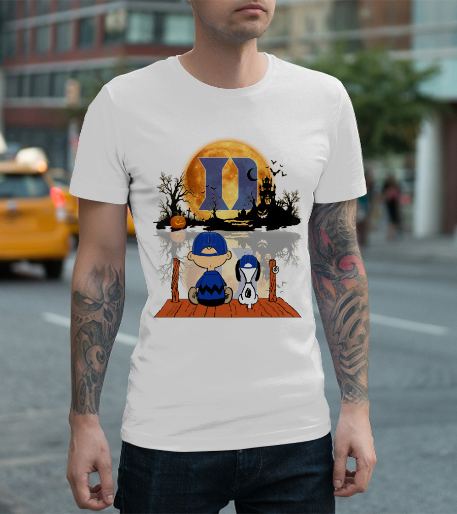Duke Blue Devils Halloween Charlie Brown And Snoopy Moon Scene T-Shirt