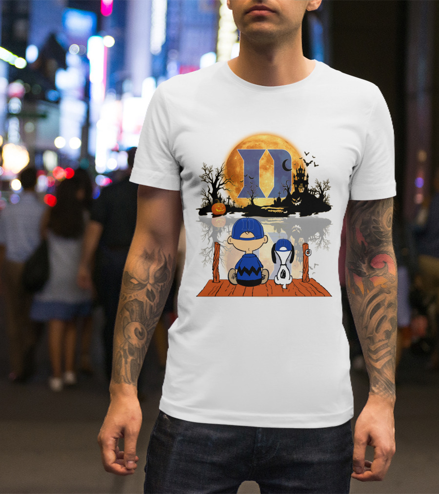 Duke Blue Devils Halloween Charlie Brown And Snoopy Moon Scene T-Shirt