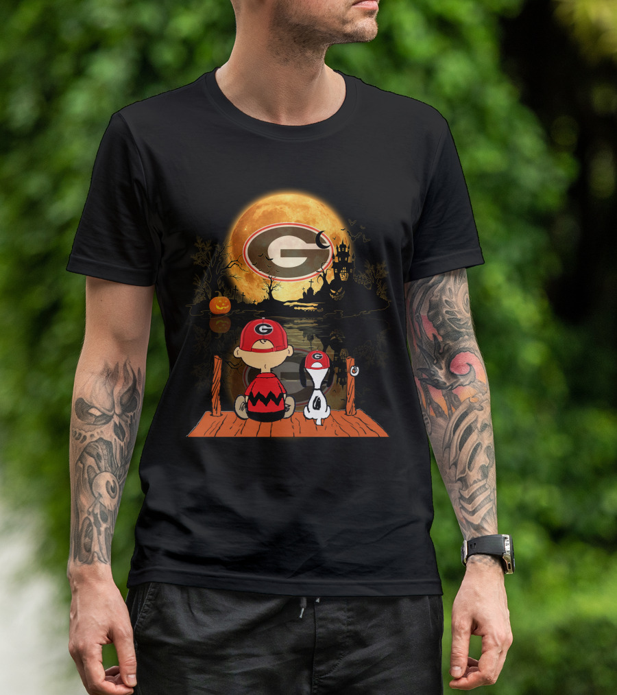 Georgia Bulldogs Halloween Moonlit Dock Scene With Peanuts Characters Charlie Brown And Snoopy Reflections T-Shirt
