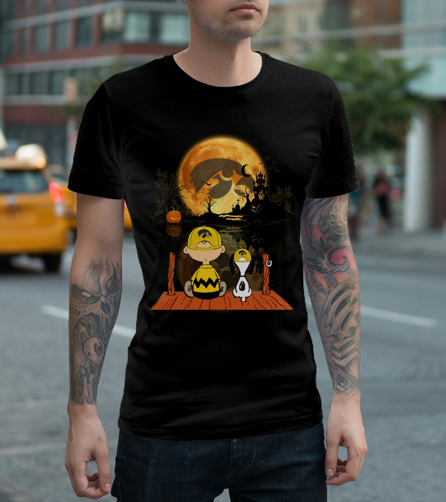 Iowa Hawkeyes Halloween Full Moon Peanuts Reflection T-Shirt