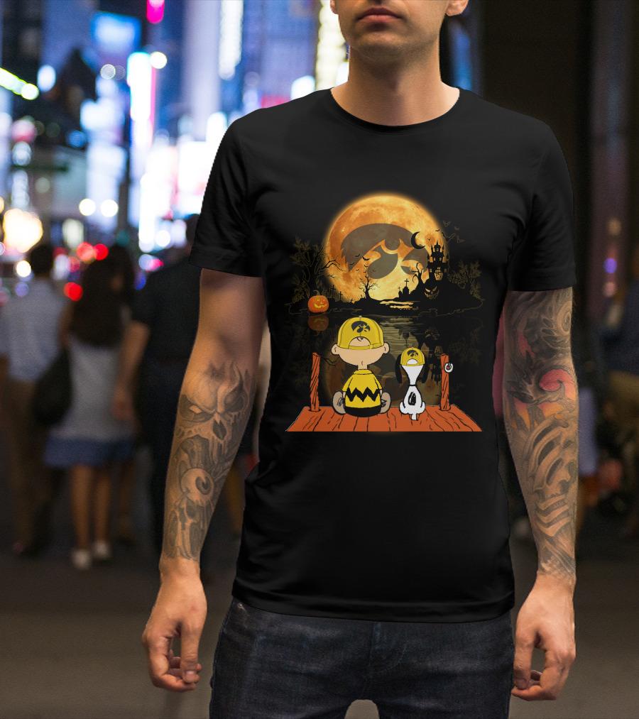 Iowa Hawkeyes Halloween Full Moon Peanuts Reflection T-Shirt
