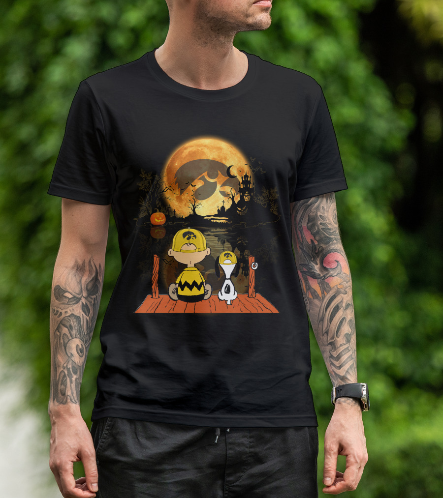 Iowa Hawkeyes Halloween Full Moon Peanuts Reflection T-Shirt