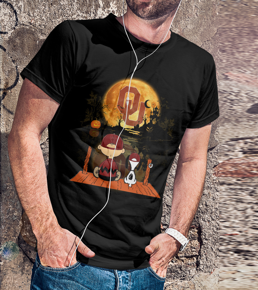 Oklahoma Sooners Halloween Moon Charlie Brown And SnoopyOU Haunted House T-Shirt
