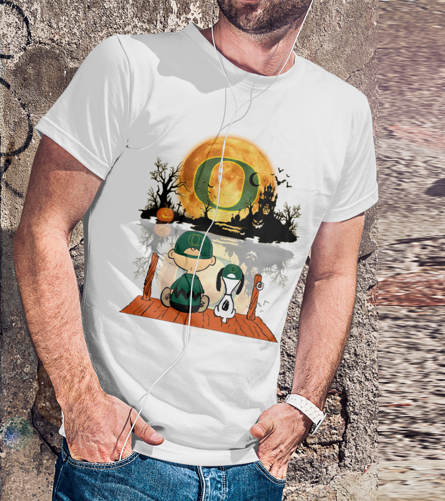 Oregon Ducks Halloween Moon Charlie And Snoopy Reflection T-Shirt