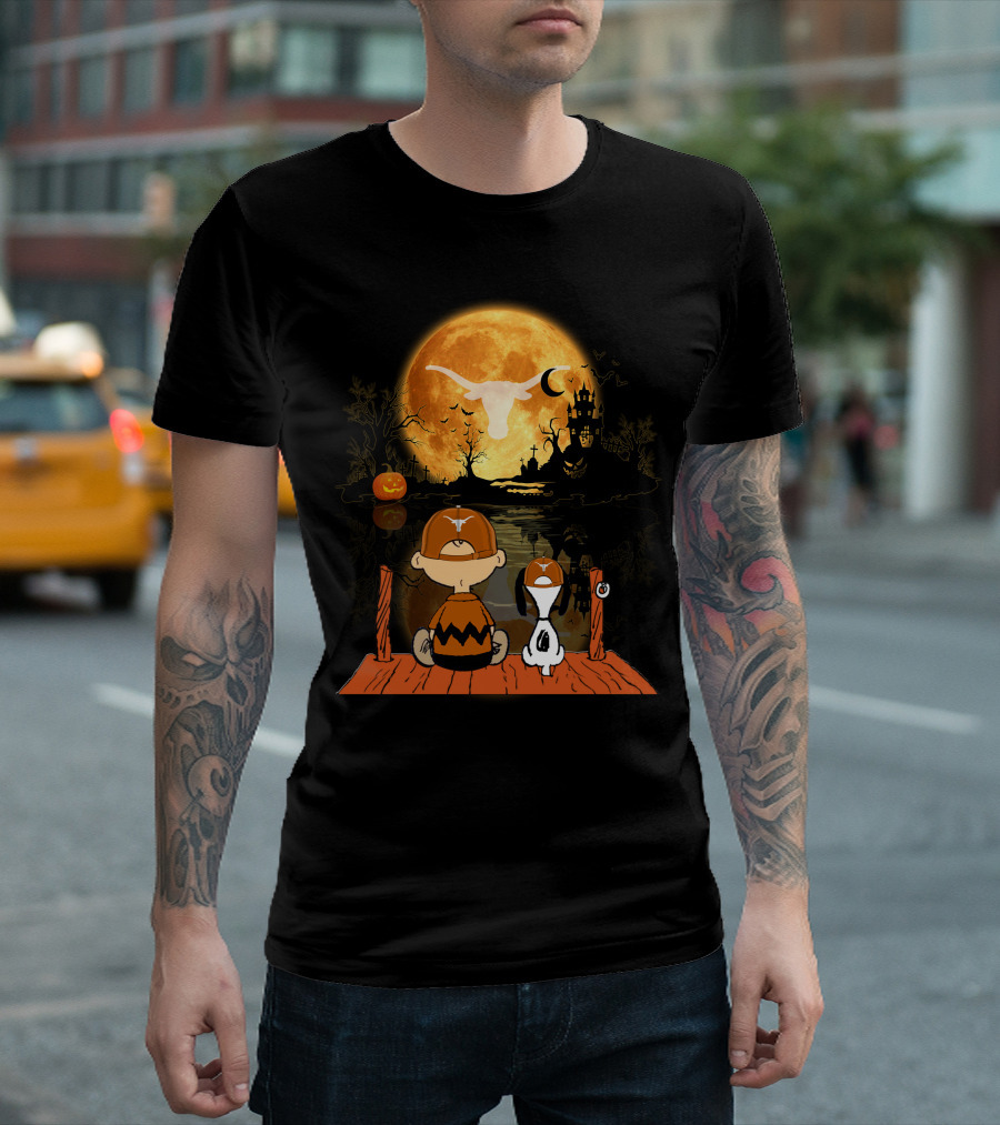 Texas Longhorns Halloween Charlie Brown Snoopy Full Moon Haunted Scene T-Shirt