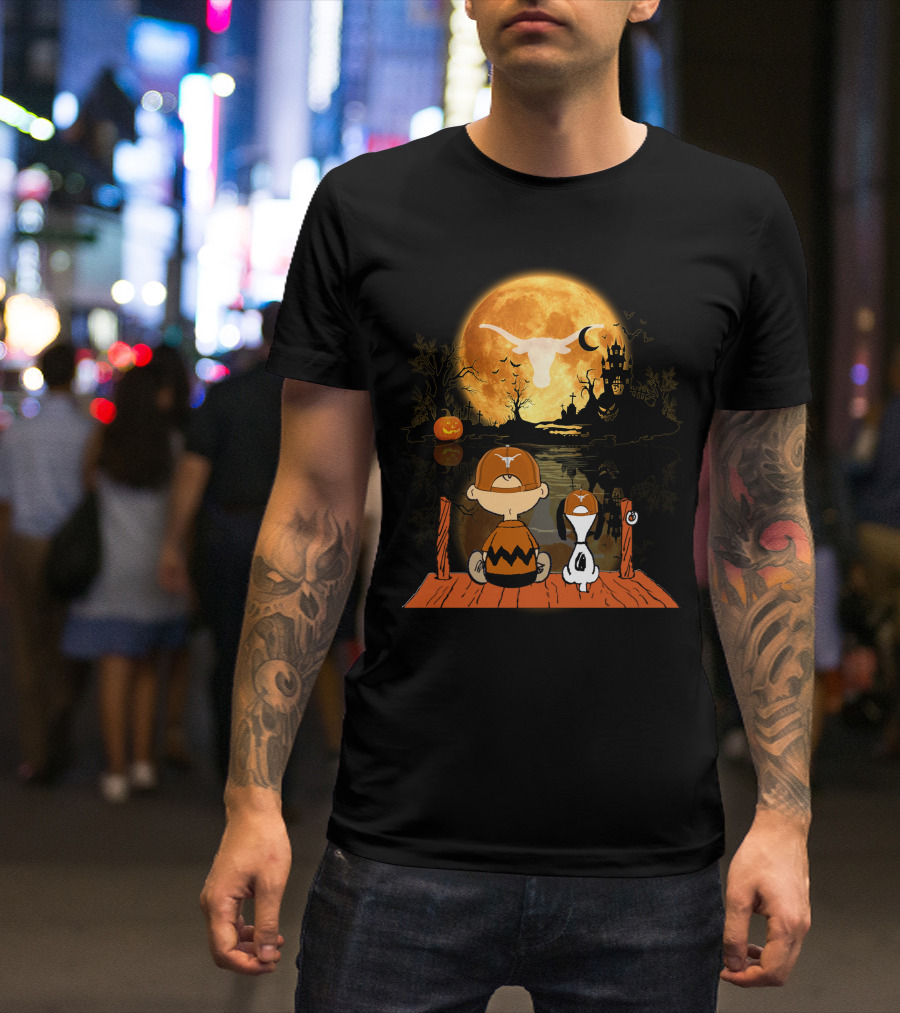 Texas Longhorns Halloween Charlie Brown Snoopy Full Moon Haunted Scene T-Shirt