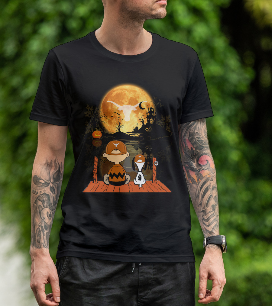 Texas Longhorns Halloween Charlie Brown Snoopy Full Moon Haunted Scene T-Shirt