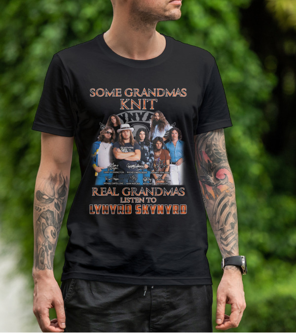 Lynyrd Skynyrd Some Grandmas Knit Real Grandmas Listen To Lynyrd Skynyrd T-Shirt