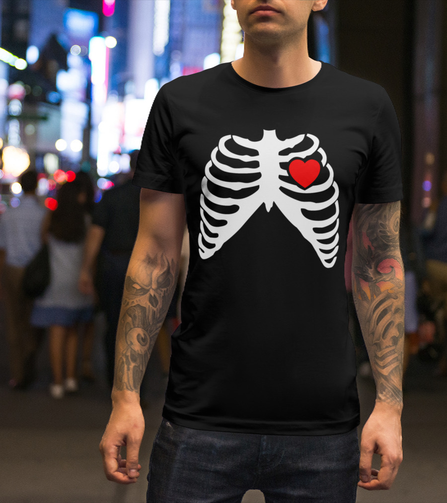 Halloween Pregnant Skeleton Xray With Red Heart T-Shirt