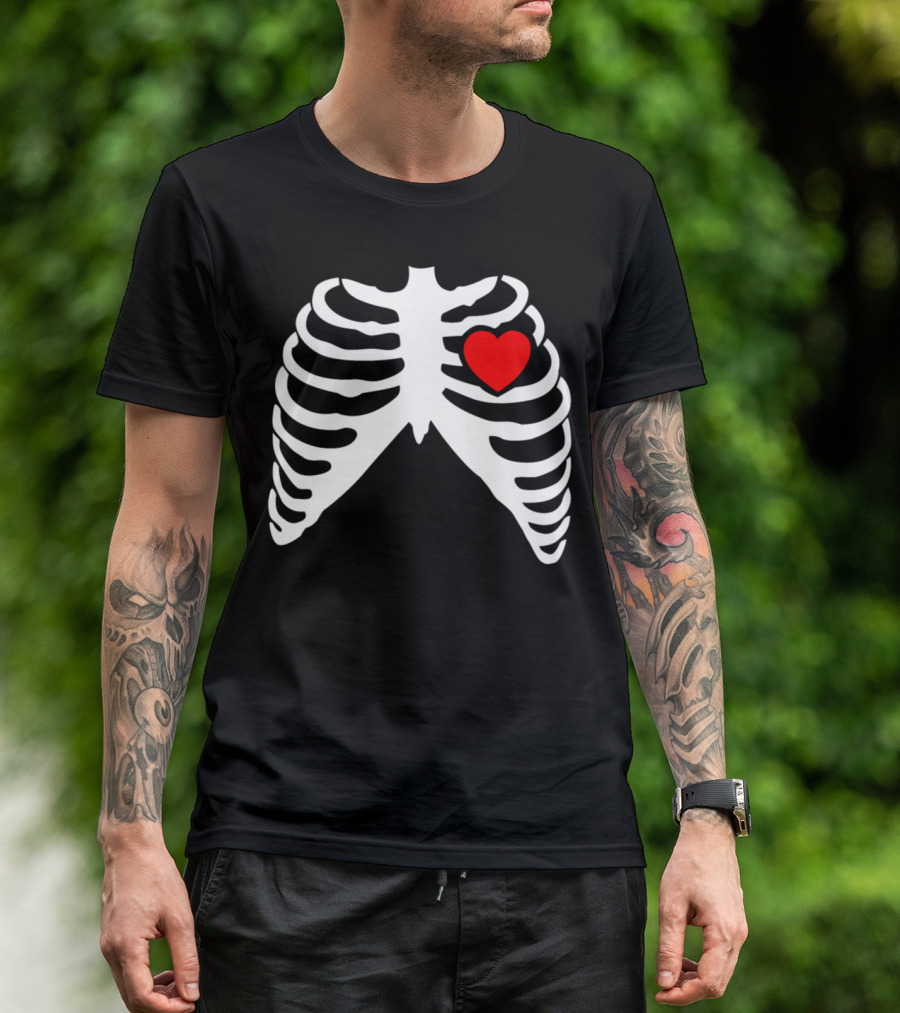 Halloween Pregnant Skeleton Xray With Red Heart T-Shirt