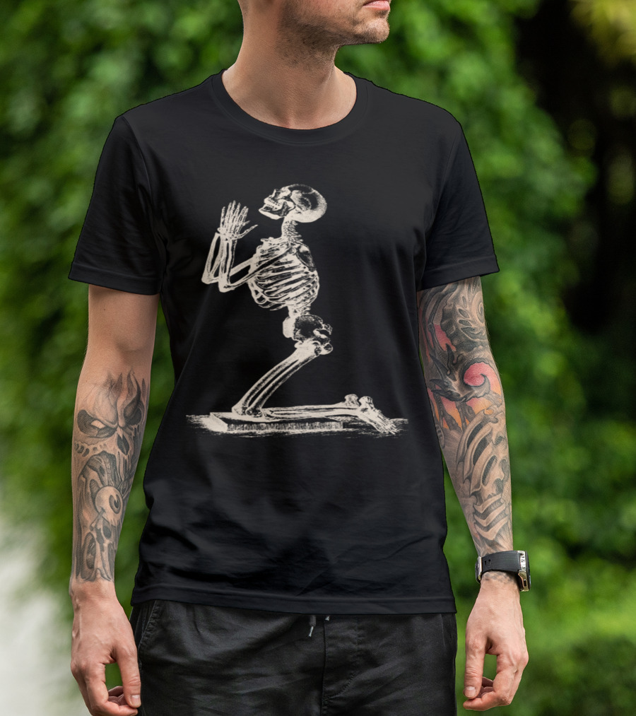 Gothic Prayer Skeleton Kneeling In Darkness T-Shirt