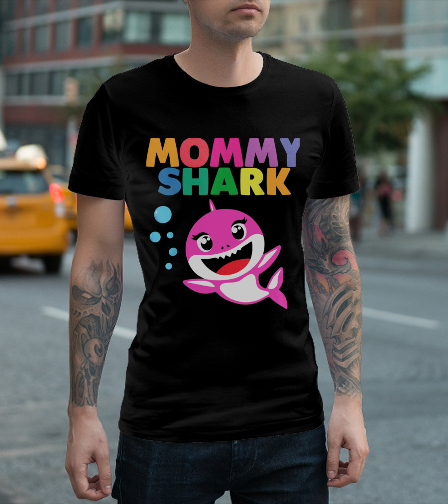 MOMMY SHARK Pink Cartoon with Bubbles T-Shirt