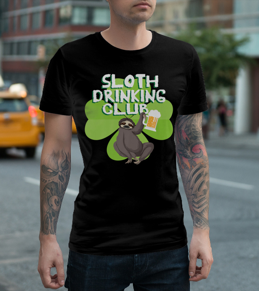 Sloth Drinking Club St Patricks Day Sloth Lover with Beer and Shamrock T-Shirt