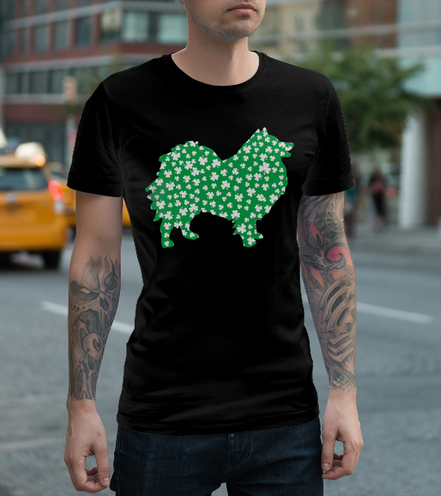 Keeshond Clover Pattern St Patrick's Day Pet Lovers T-Shirt